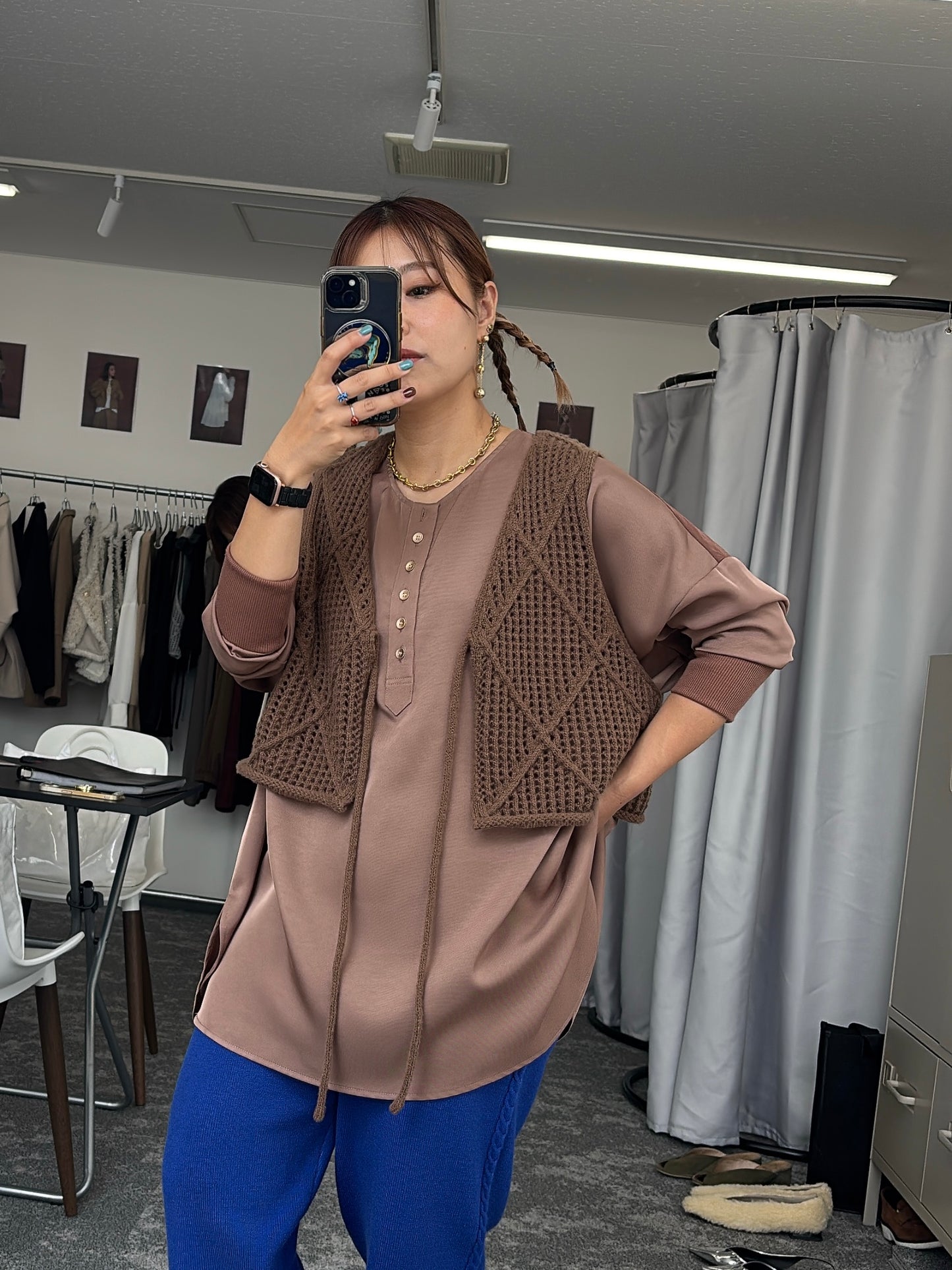 グロッシーヘンリーリブブラウス／CYAN tokyo