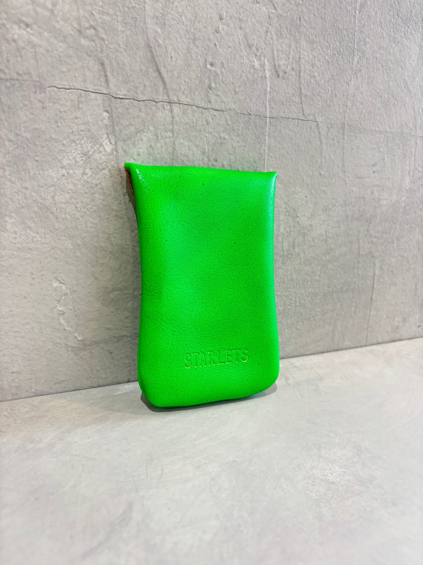 レザー縦型マルチケース／OS241118