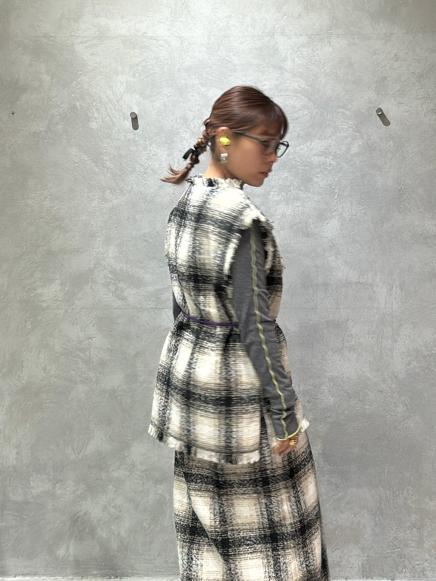 クラッシュツイードVネックベスト／the Nines