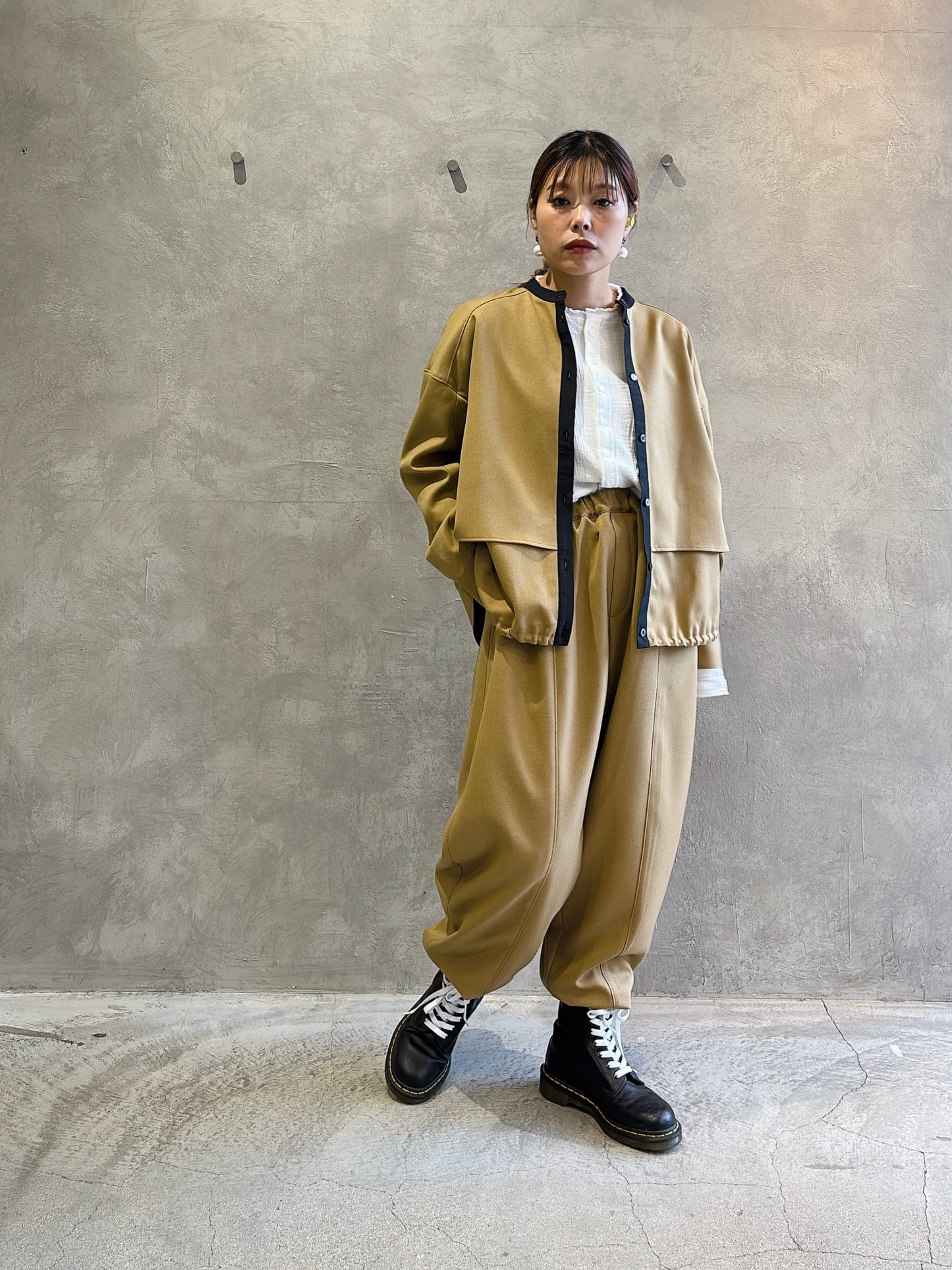 イージーカーブパンツ／trois