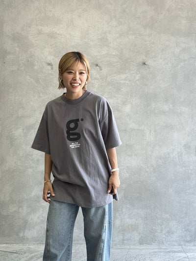 受付終了【予約販売】men'sサイズ／"g"フロッキープリントTシャツ／ING