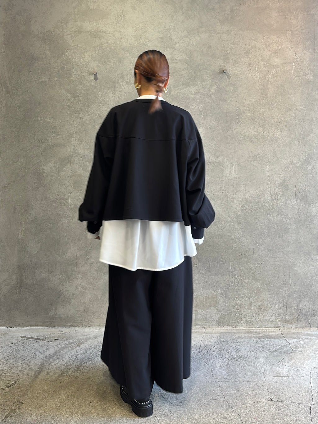 ラウンドステッチサーキュラシャツ／CYAN tokyo