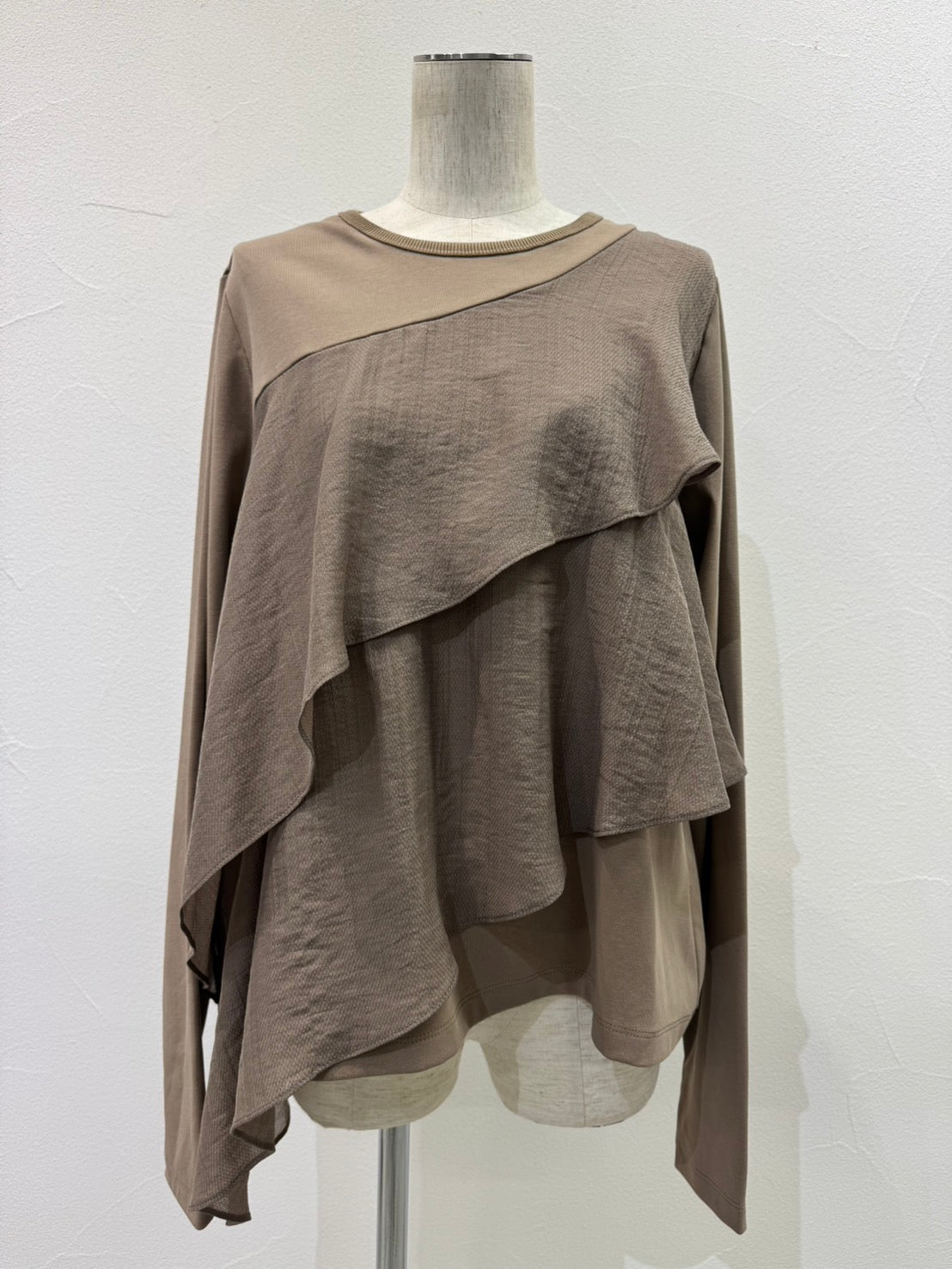 【予約⚡︎販売】アシメフリルコンビTOPS／604486／CYAN tokyo／2026 AW#1