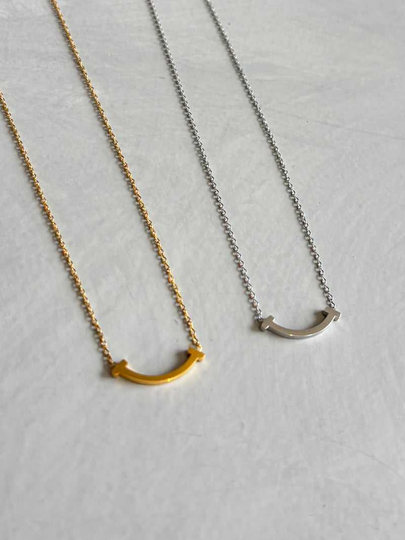 カーブネックレス