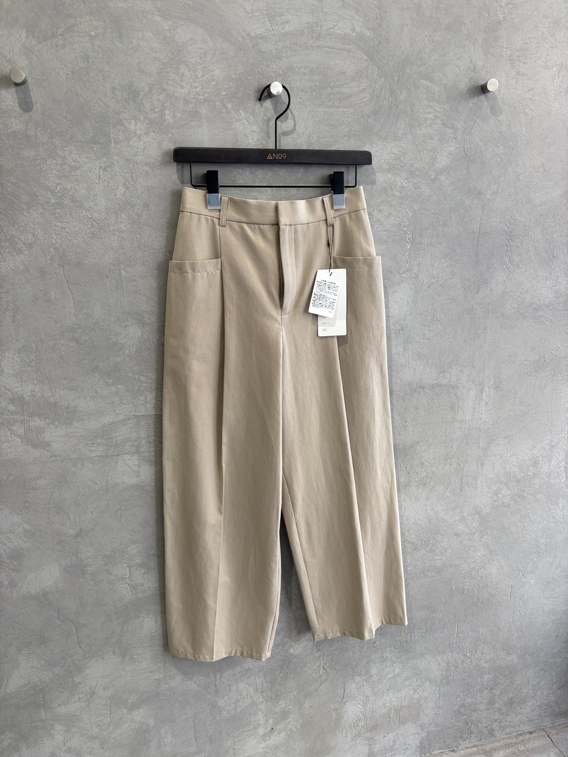 タックパンツ／trois／MNMS
