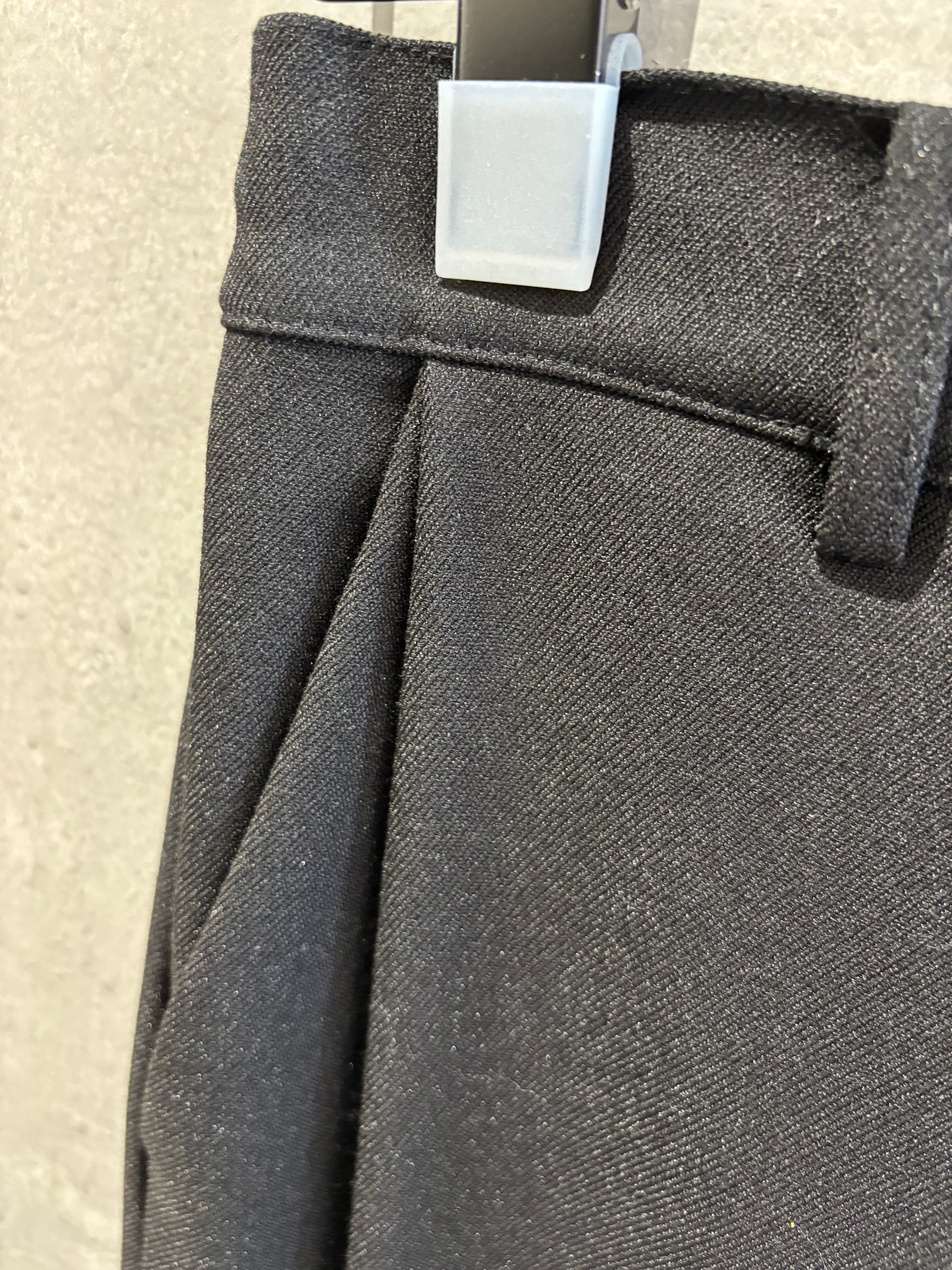 タックカーブパンツ／ANNA  KERRY