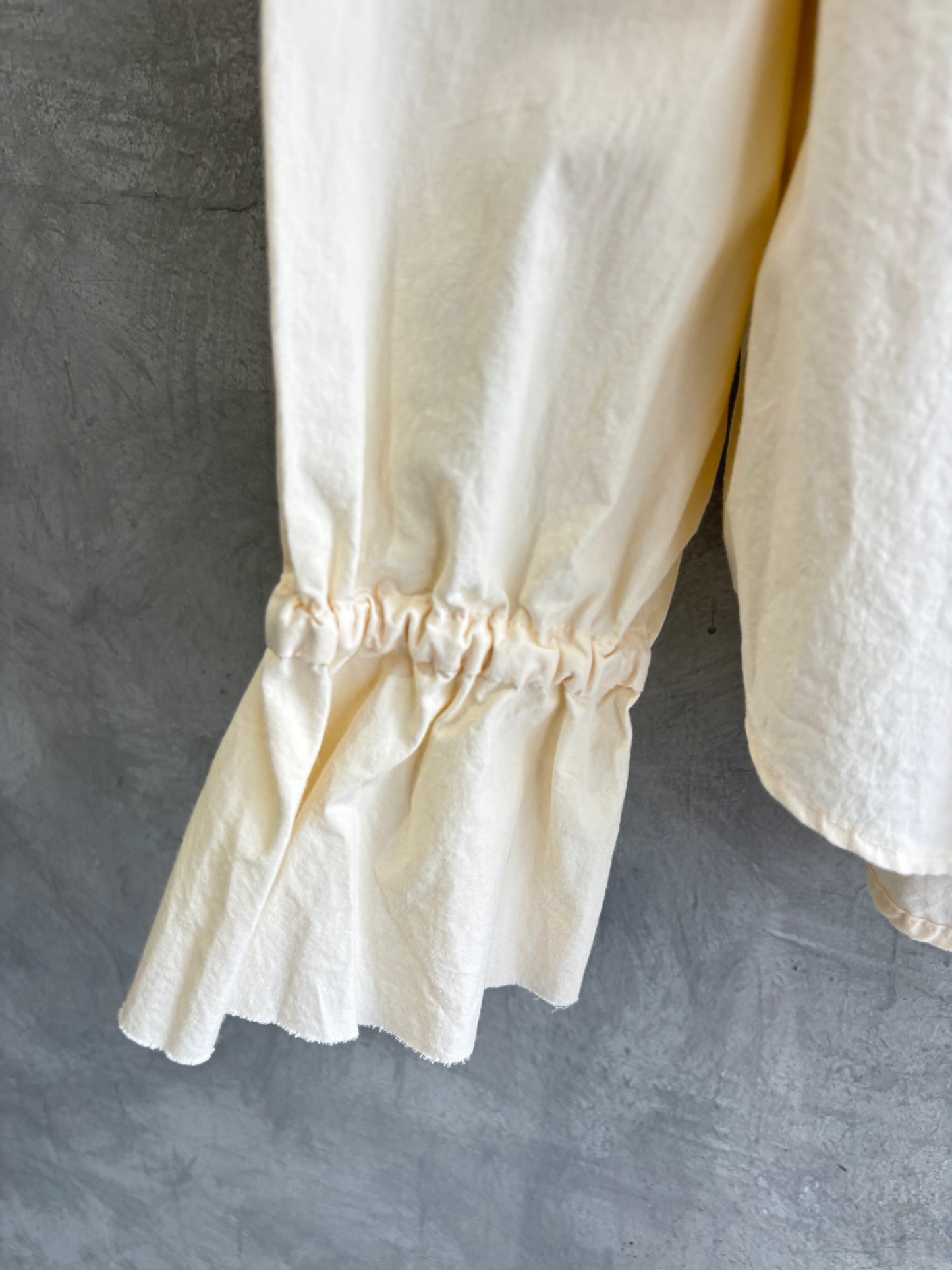 フリルシャツ／LE MÉLANGE