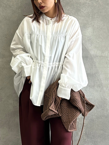 シャーリングティアードブラウス／CYAN tokyo