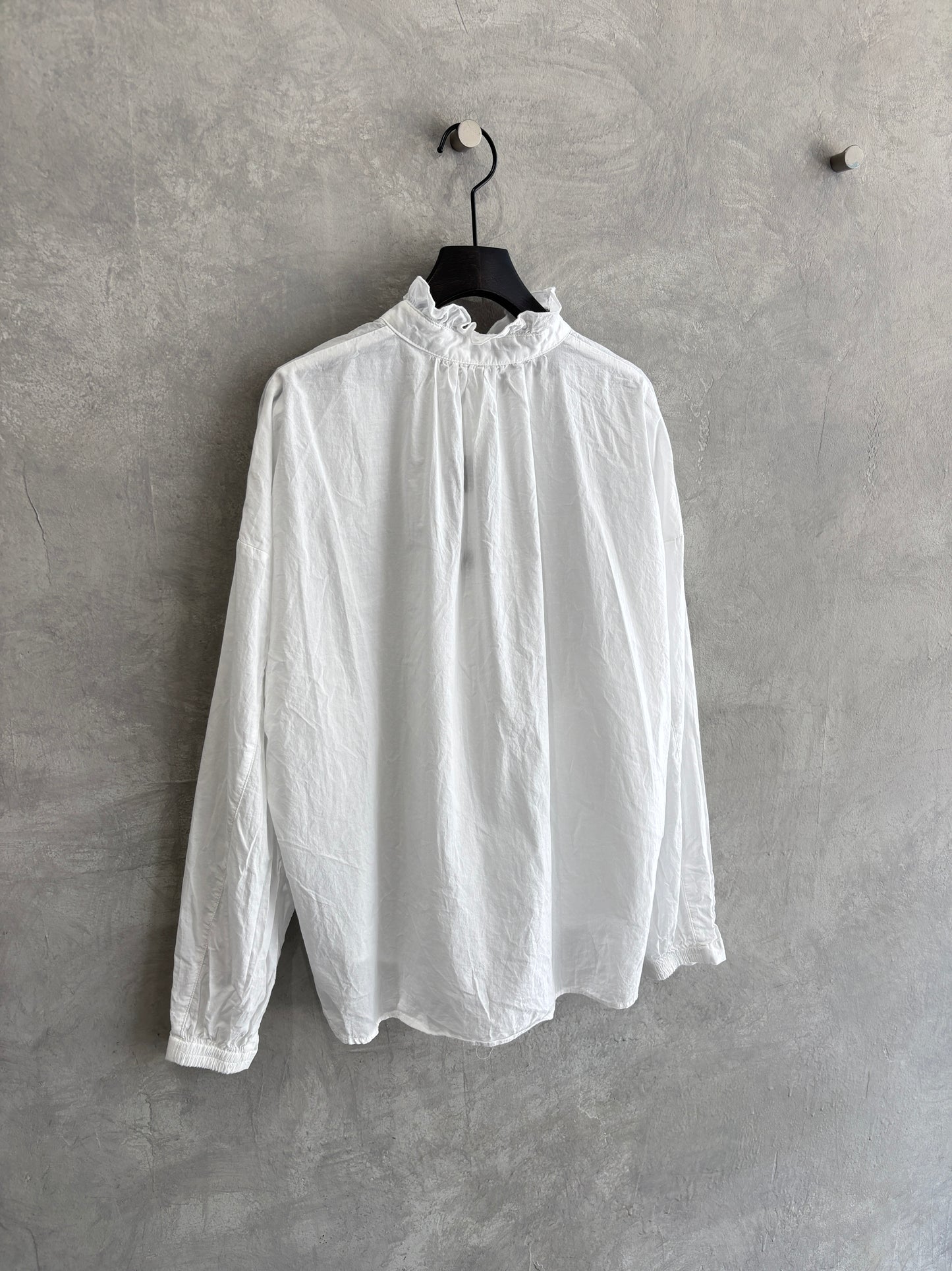 フリルブラウス／vent blanc