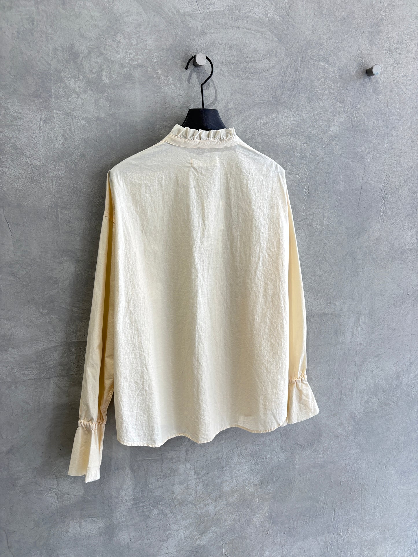 フリルシャツ／LE MÉLANGE