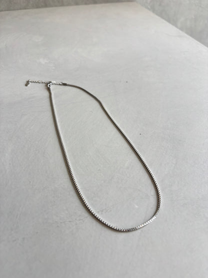 シンプルネックレス