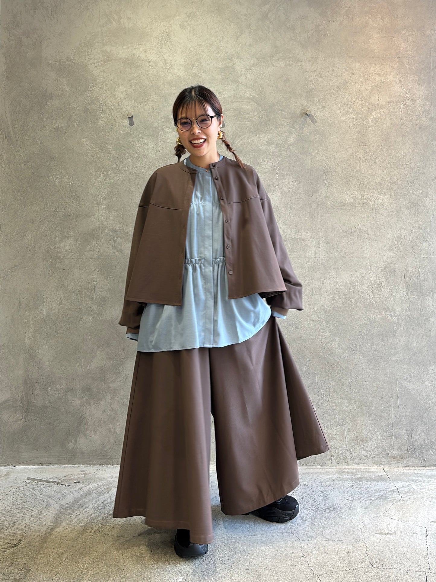 ラウンドステッチサーキュラシャツ／CYAN tokyo