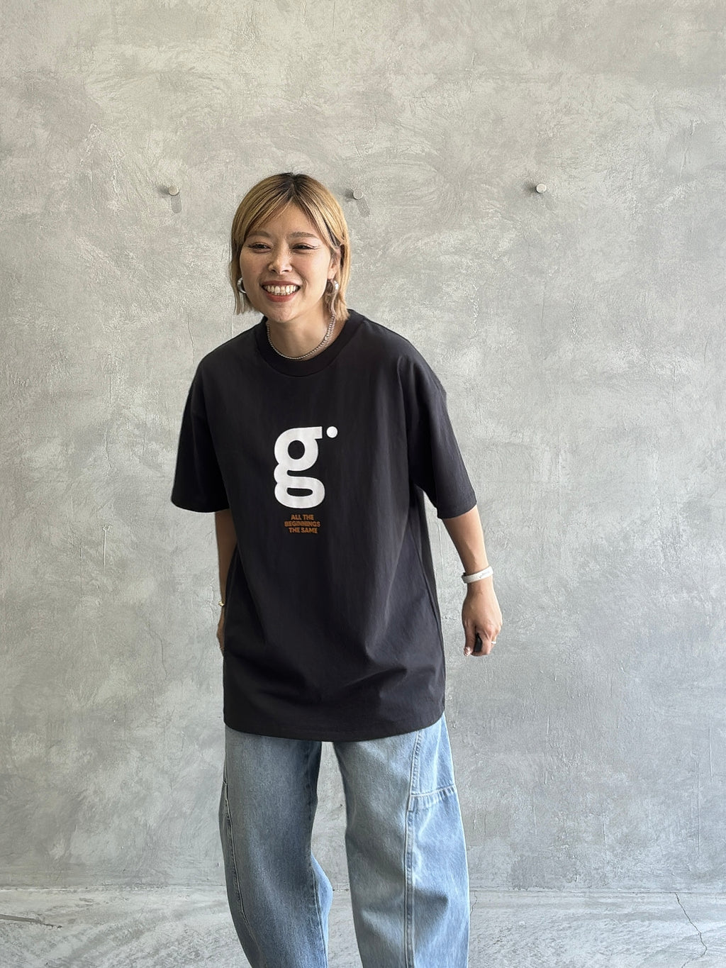 受付終了【予約販売】men'sサイズ／"g"フロッキープリントTシャツ／ING