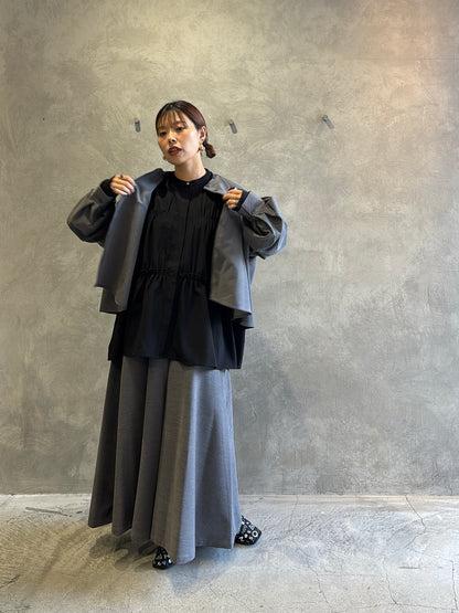 シャーリングティアードブラウス／CYAN tokyo