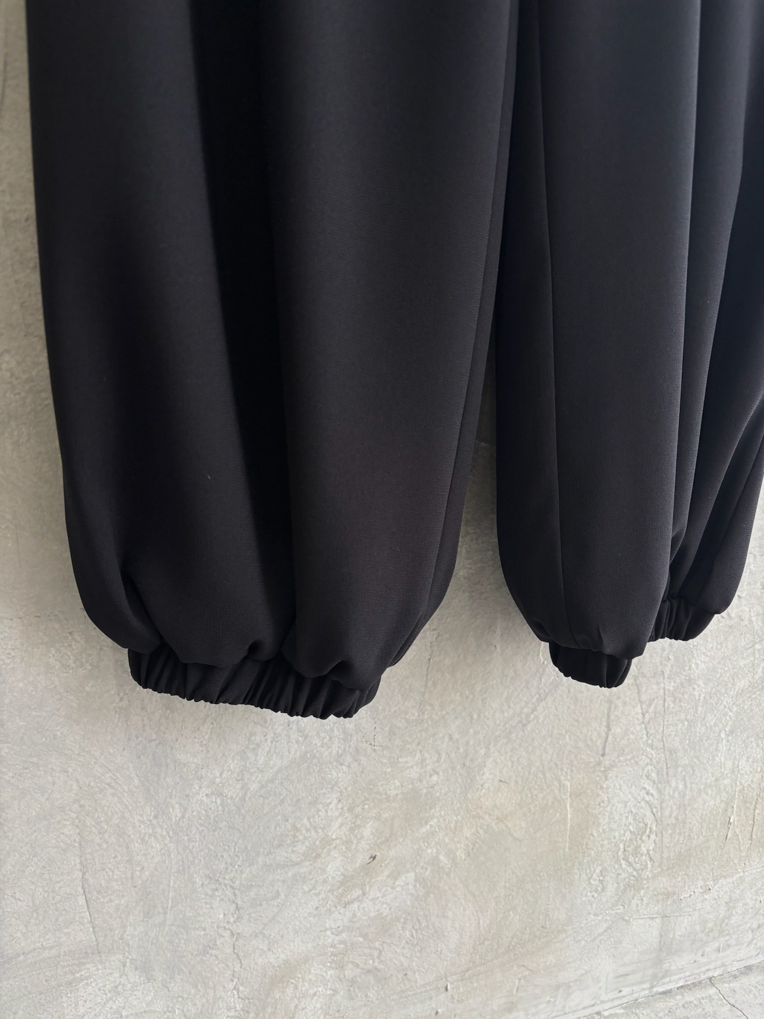 ジョーゼットテーパードパンツ／trois