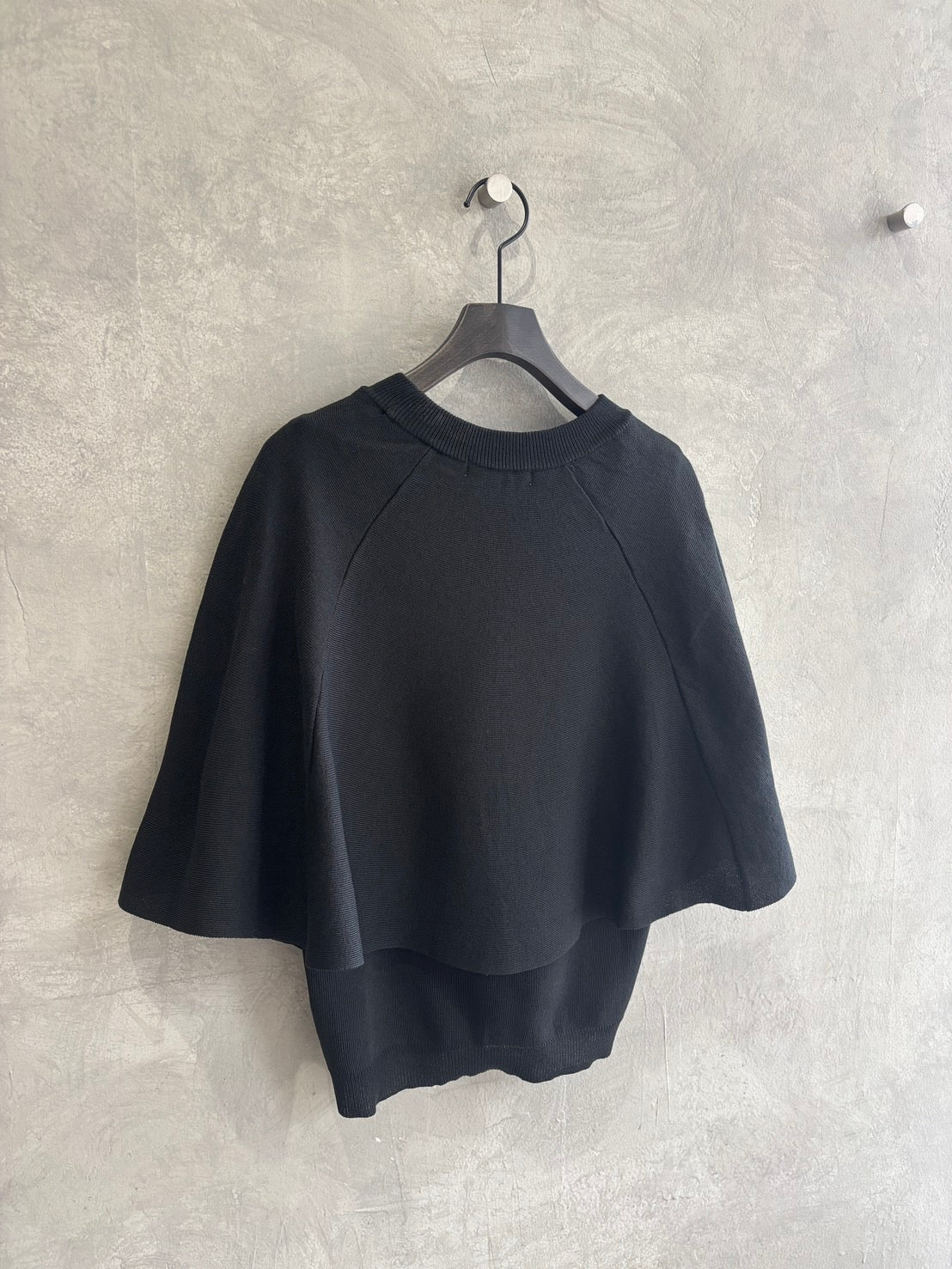 ケープニットトップス／52372Z／LHELBIE