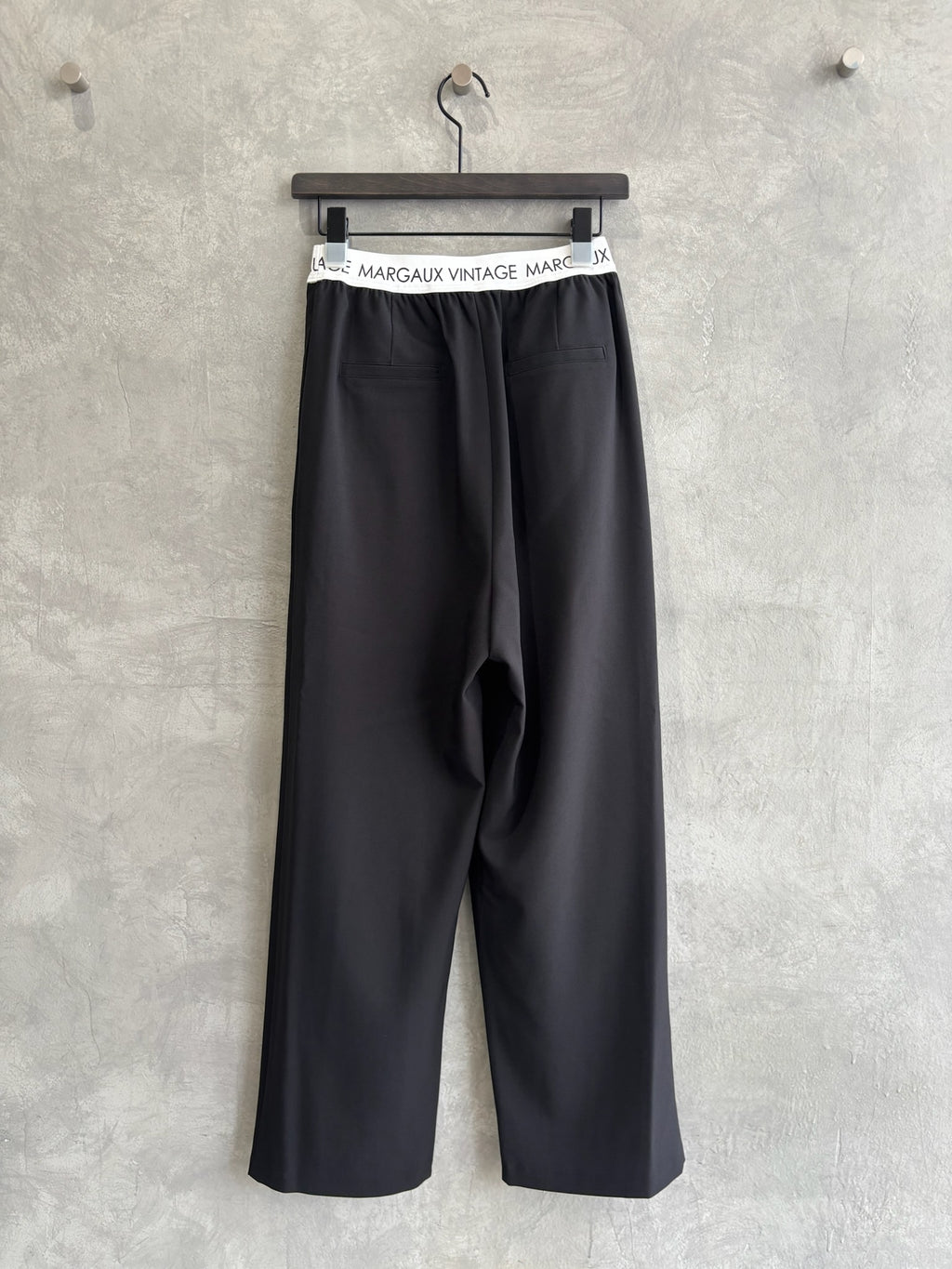 ロゴウエストタックパンツ／MG PT-26089-A／MARGAUX VINTAGE／2026 AW＃1