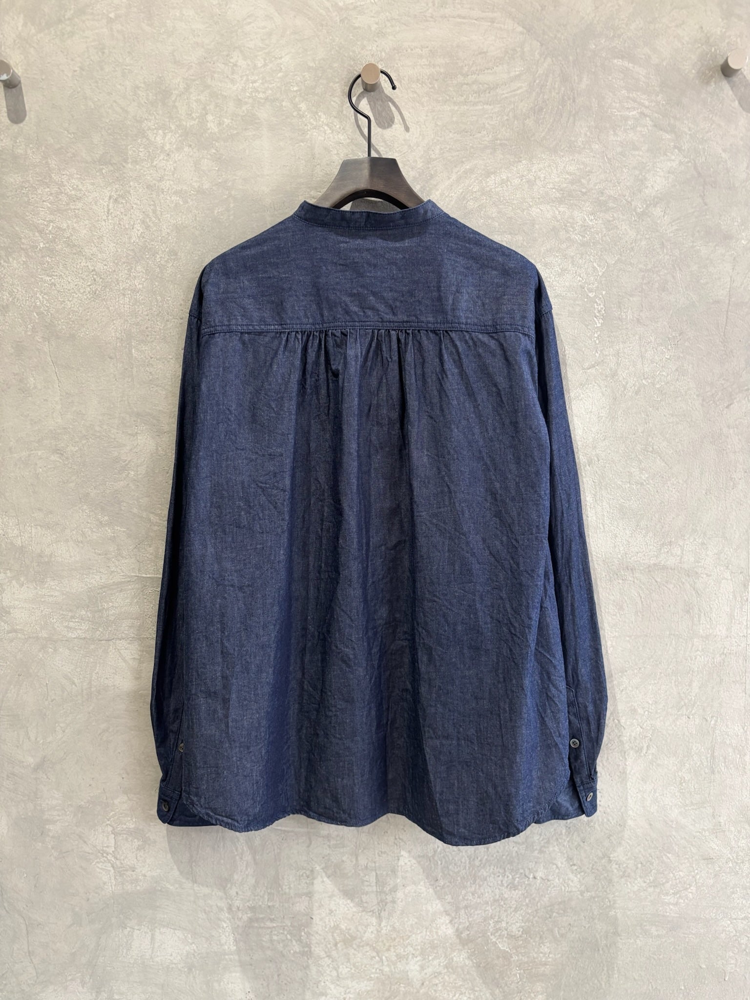 スタンドカラーデニムシャツ（スカーフ付き）／#8643203／LE MÉLANGE／2026 AW #1