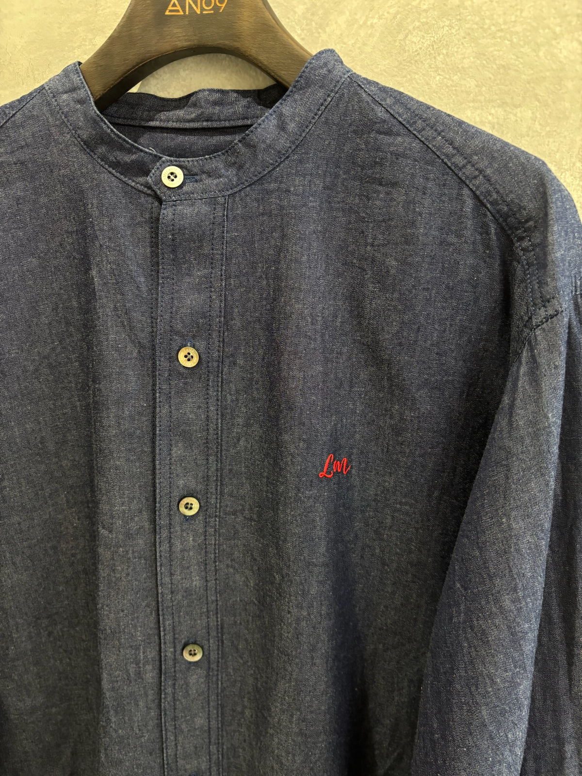 スタンドカラーデニムシャツ（スカーフ付き）／#8643203／LE MÉLANGE／2026 AW #1