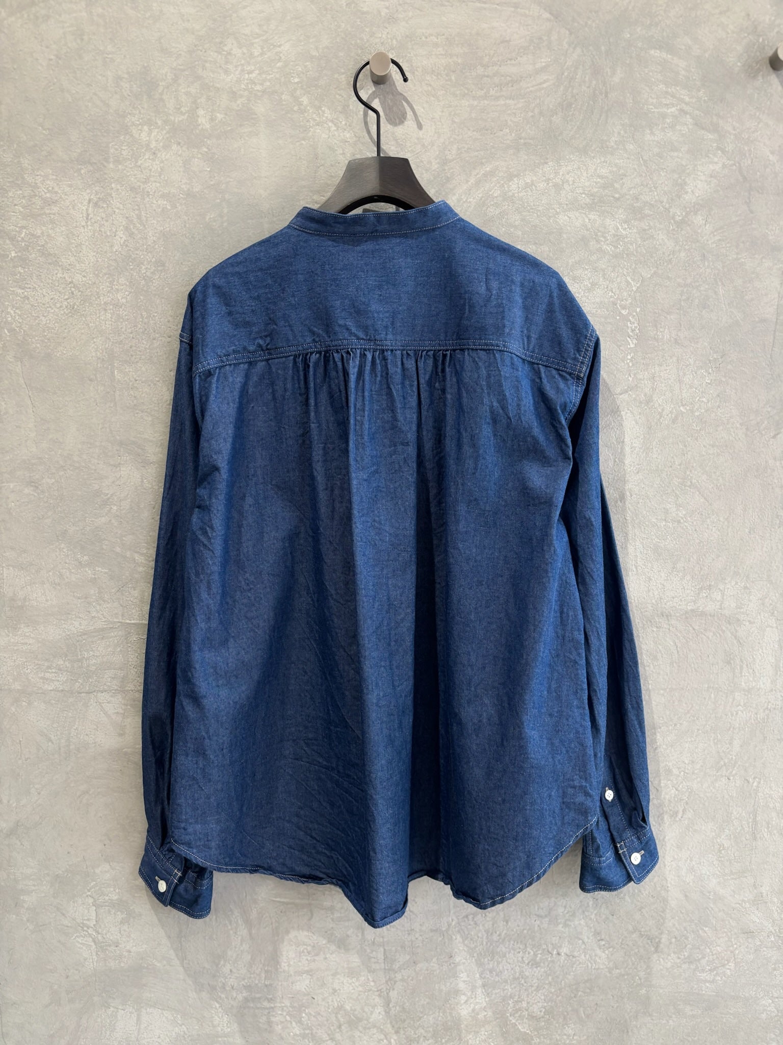 スタンドカラーデニムシャツ（スカーフ付き）／#8643203／LE MÉLANGE／2026 AW #1