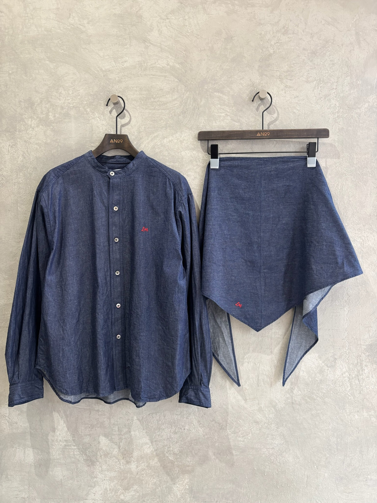 スタンドカラーデニムシャツ（スカーフ付き）／#8643203／LE MÉLANGE／2026 AW #1