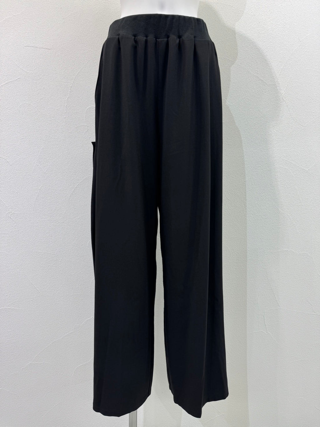 【予約⚡︎販売】バックドレープワイドパンツ／710575／CYAN TOKYO／2027SS #1