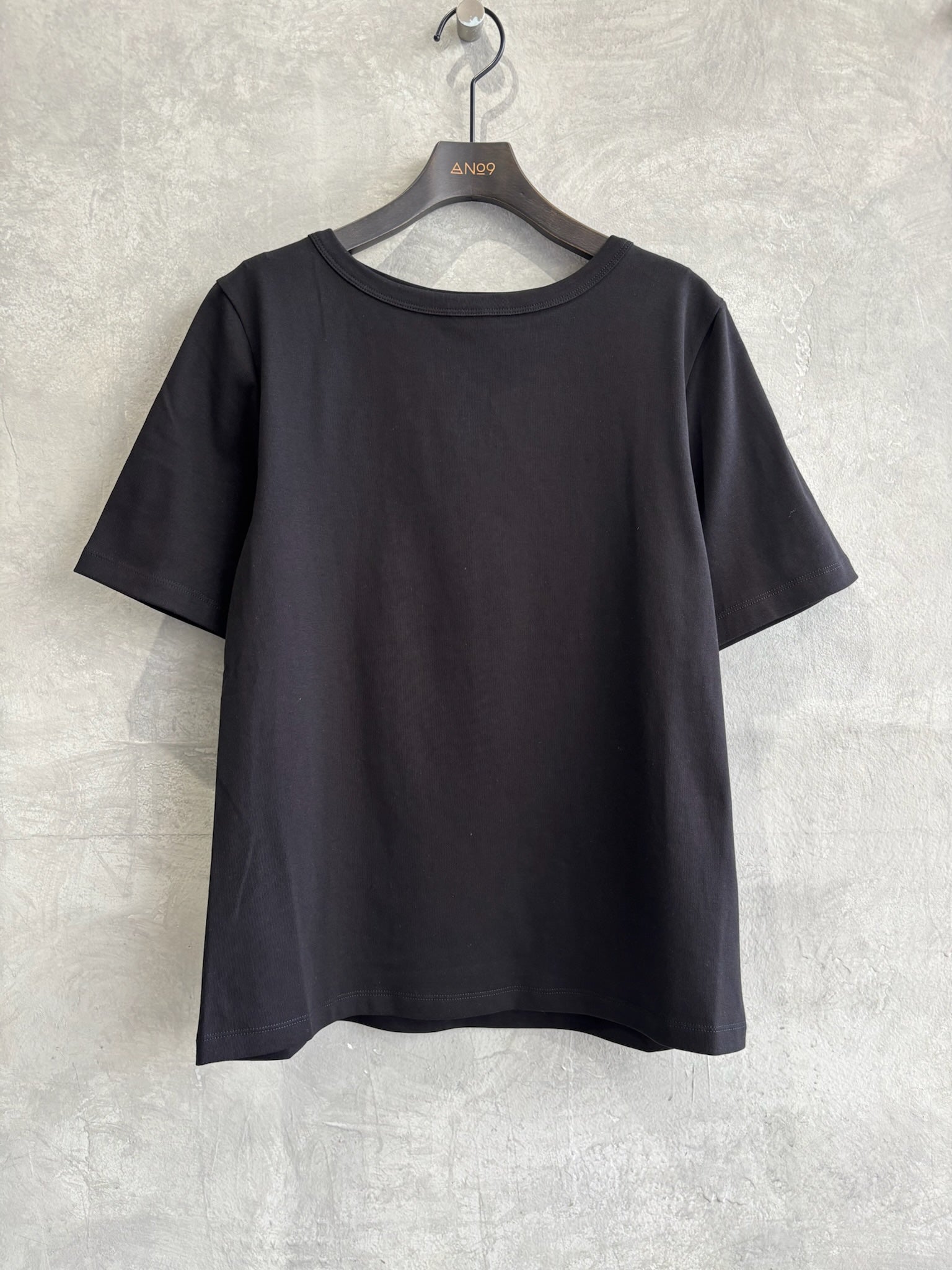 ベーシックTシャツ／Anna Kerry／MNMS