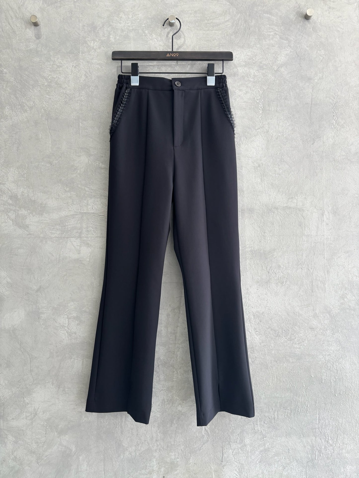 スーパーストレッチフレアパンツ／CYAN tokyo