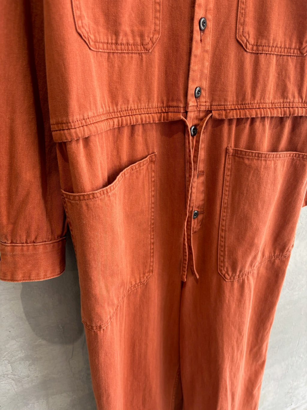 ヘリンボーンノーカラージャンプスーツ／LE MÉLANGE