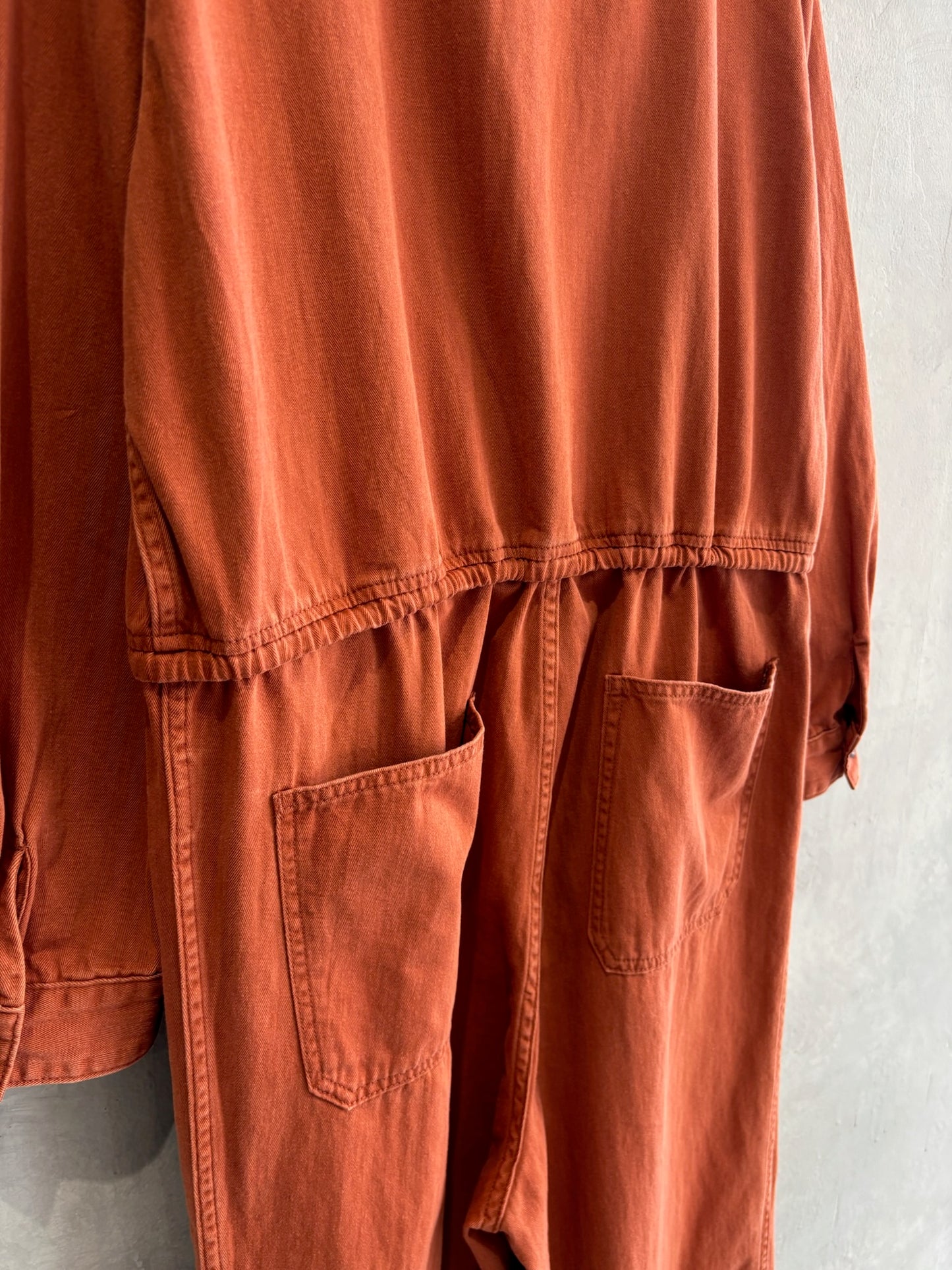 ヘリンボーンノーカラージャンプスーツ／LE MÉLANGE