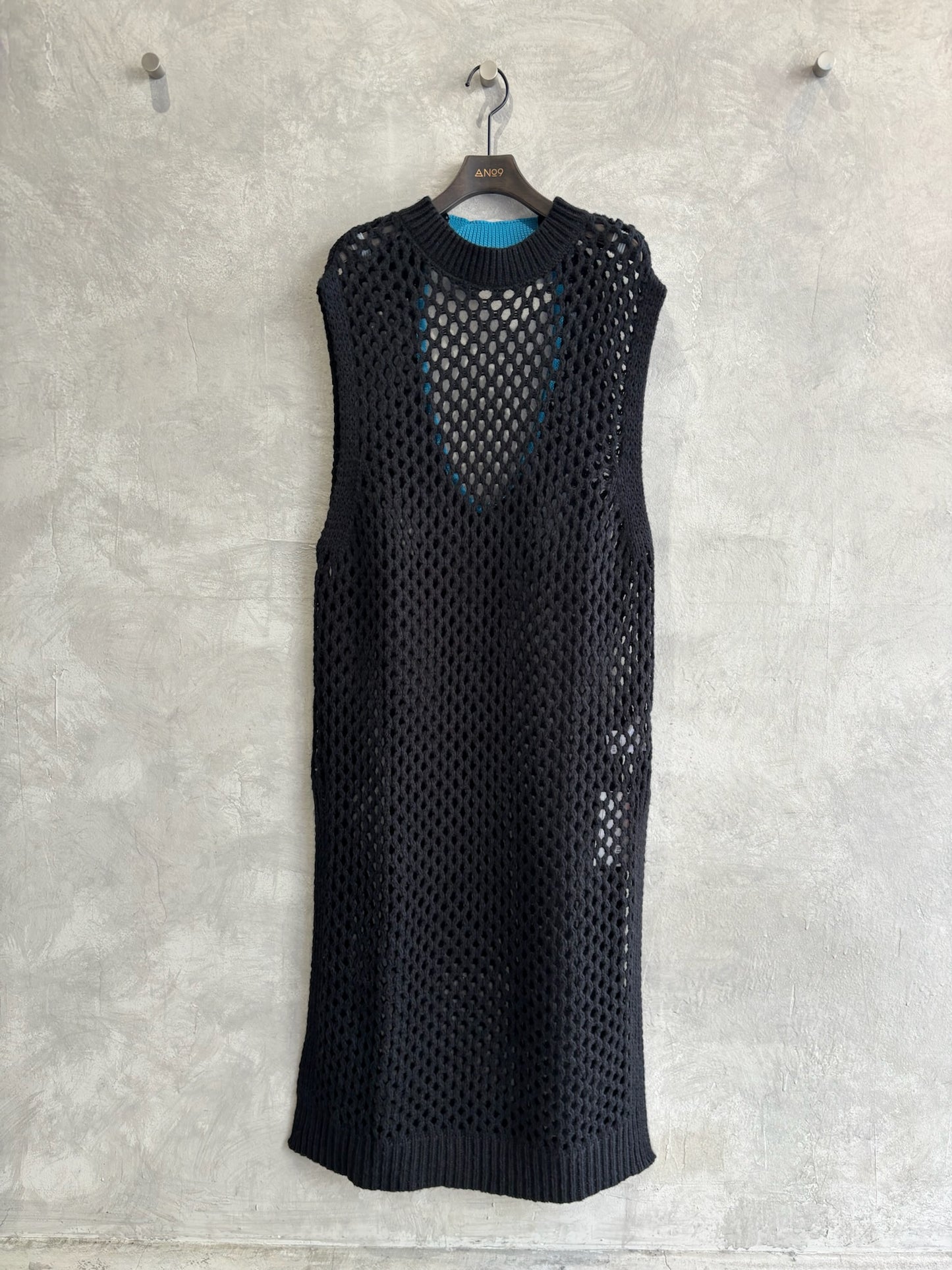 バックオープンメッシュニットワンピース／LHELBIE