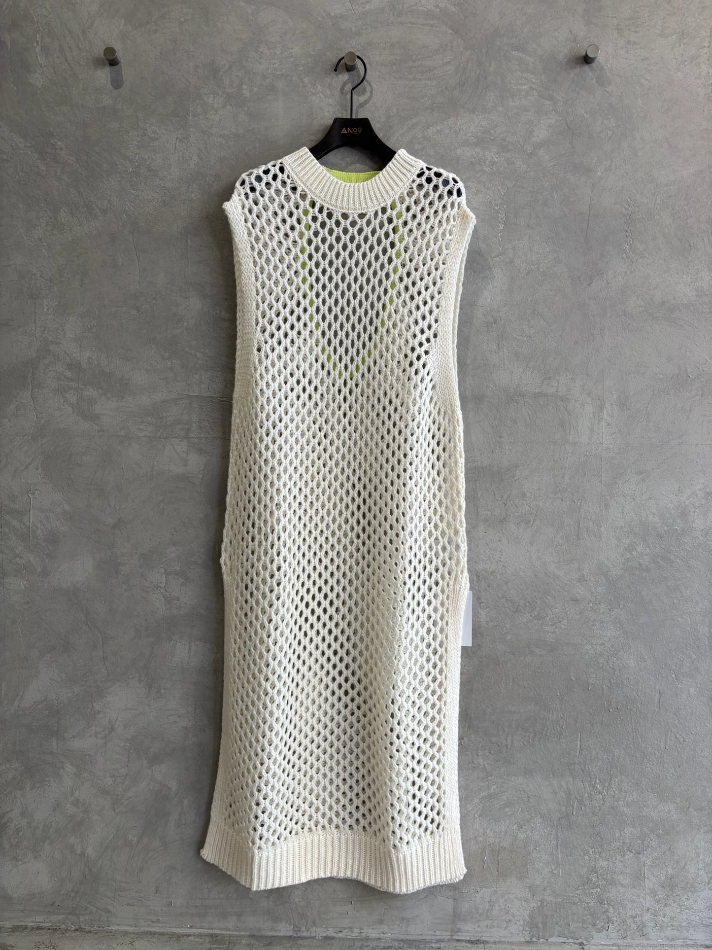 バックオープンメッシュニットワンピース／LHELBIE