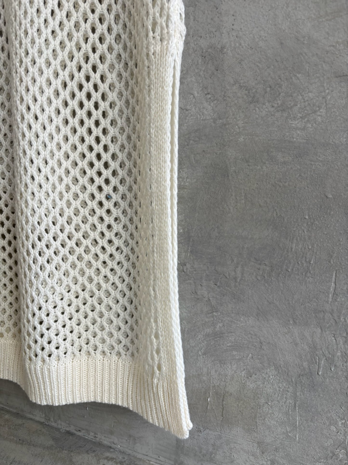 バックオープンメッシュニットワンピース／LHELBIE