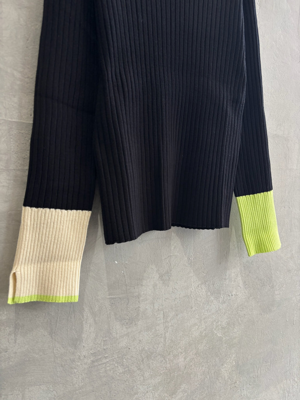 【再入荷】3カラー配色リブニット／LHELBIE