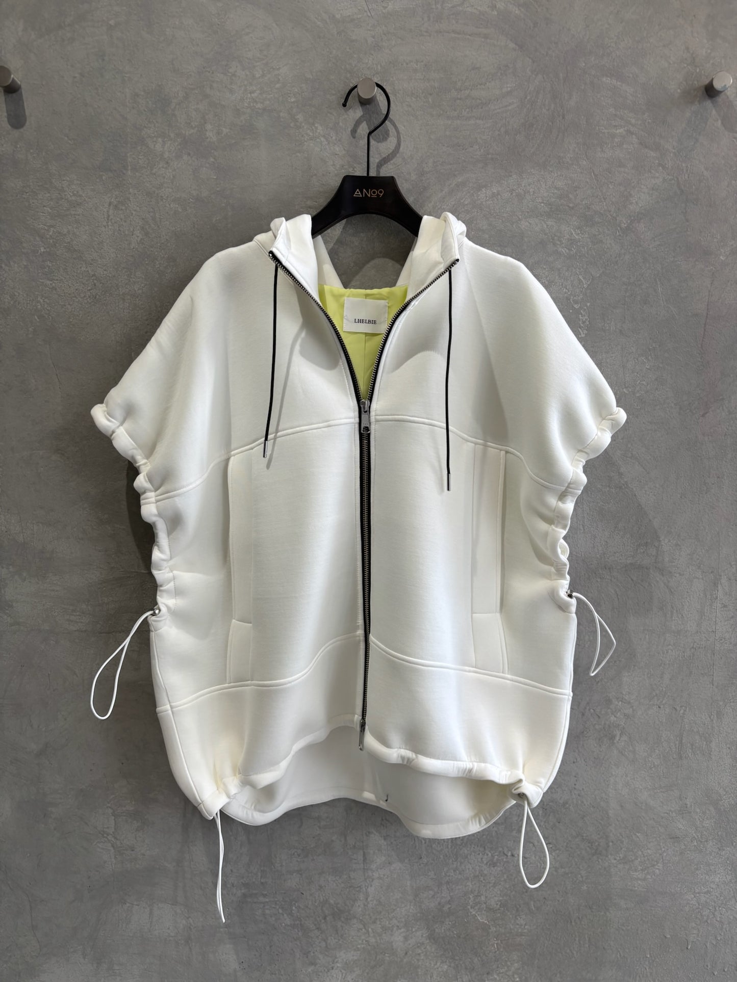 ダンボールオーバーベスト／LHELBIE