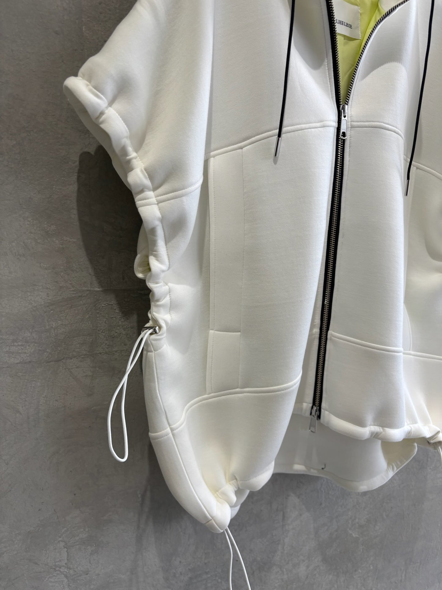 ダンボールオーバーベスト／LHELBIE