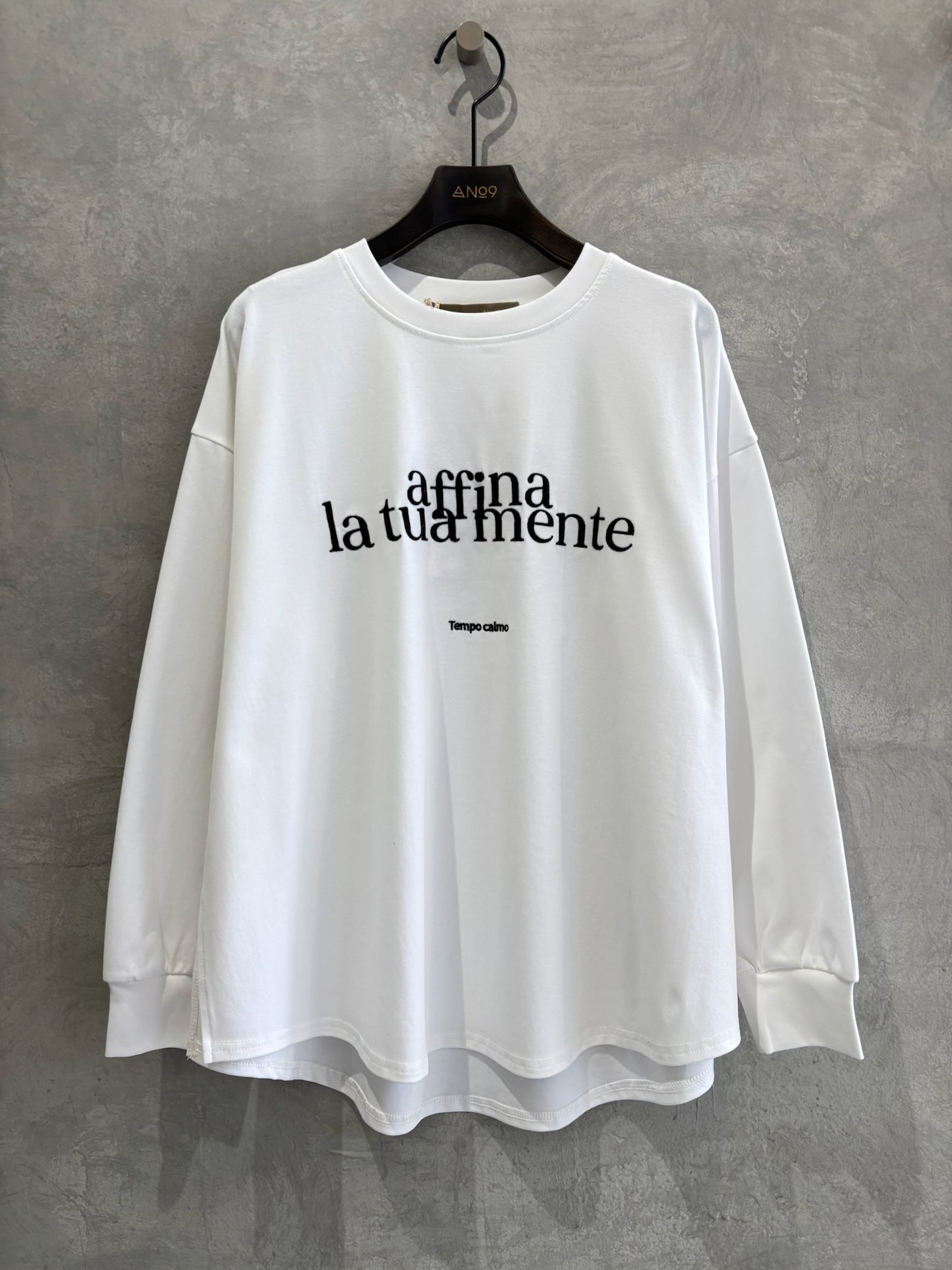 刺繍ロゴカットソー／Anna Kerry