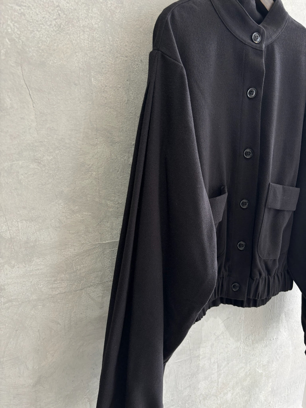 ワイドスリーブウーリーショートブルゾン／CYAN tokyo