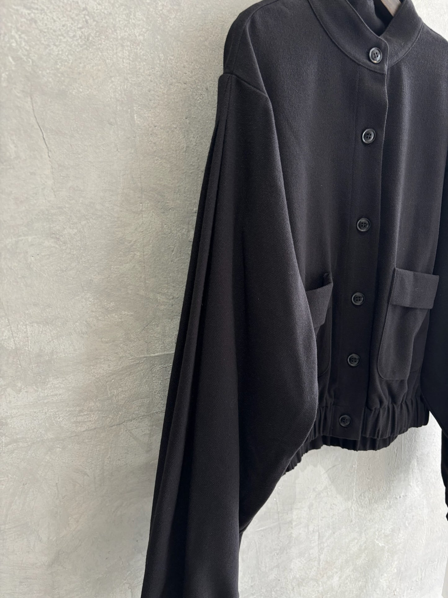 ワイドスリーブウーリーショートブルゾン／CYAN tokyo