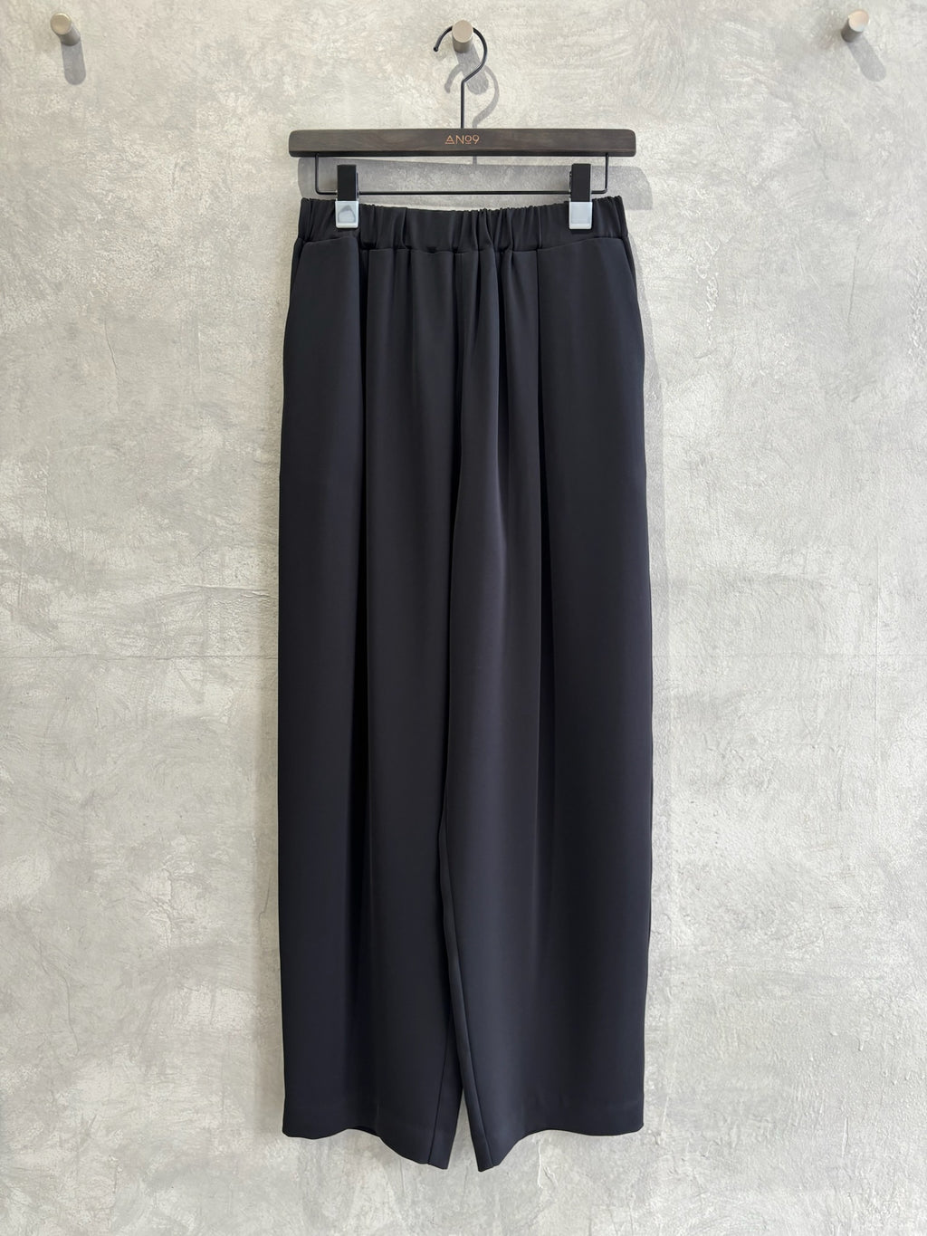 ゆったり楽ちんタックパンツ／Anna Kerry