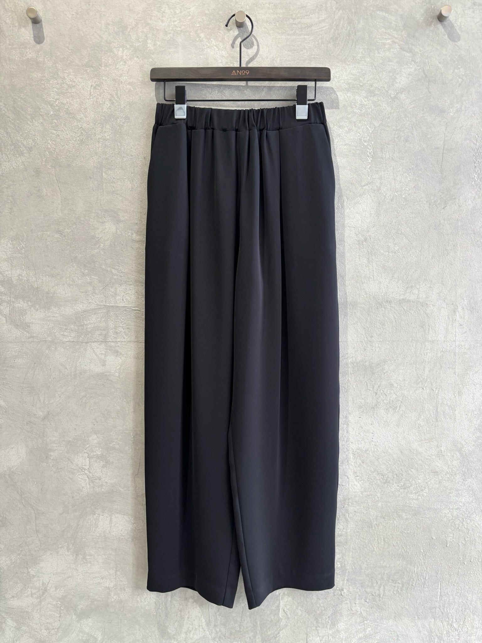 ゆったり楽ちんタックパンツ／Anna Kerry