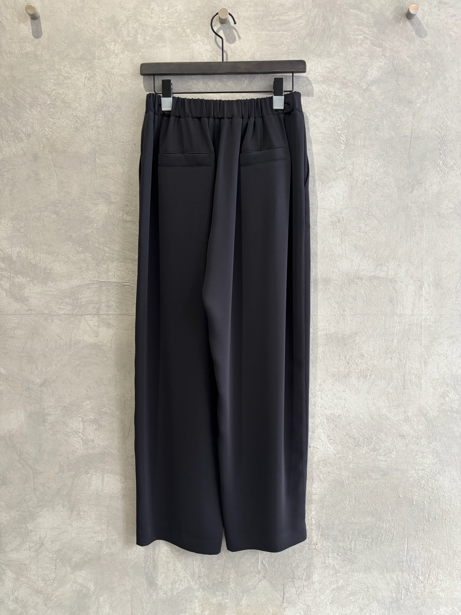 ゆったり楽ちんタックパンツ／Anna Kerry