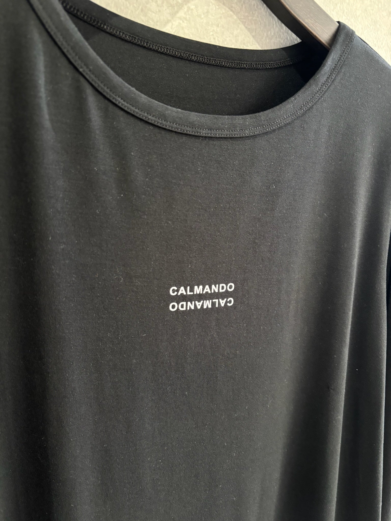 ロゴさらさらロンT／Anna Kerry