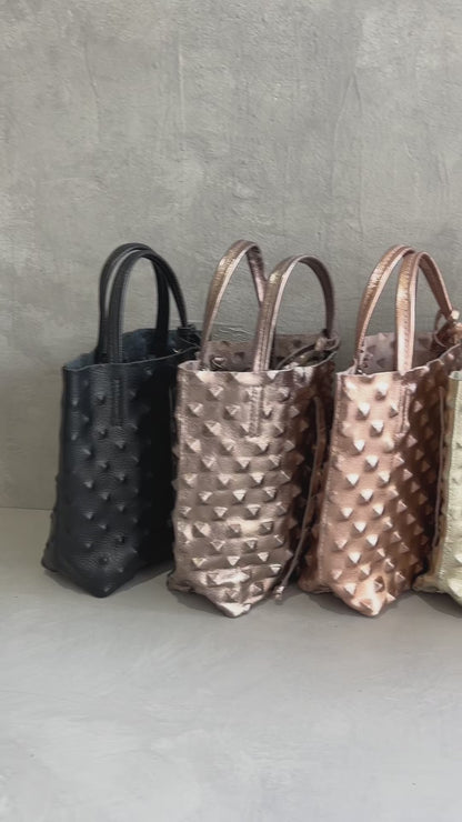 スタッズエンボスバッグ／イタリア・フィレンチェのレザーバッグ