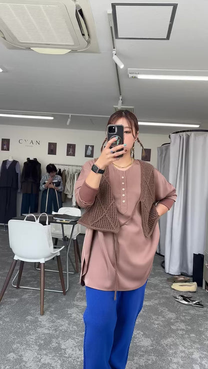 グロッシーヘンリーリブブラウス／CYAN tokyo